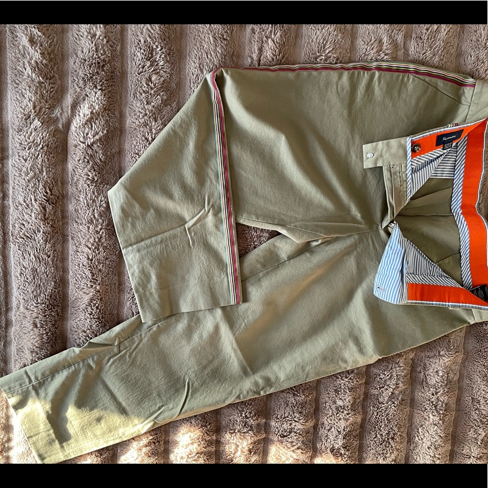 ✨ Brand New Never Worn Faconnable Capris ✨